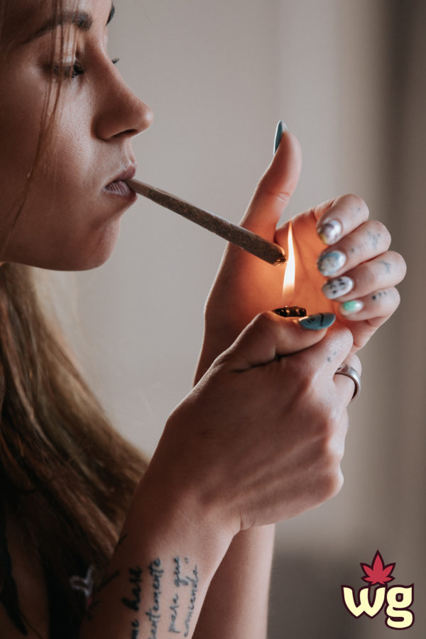 January | 2 – Weed Girls | Sexy girls smoking weed